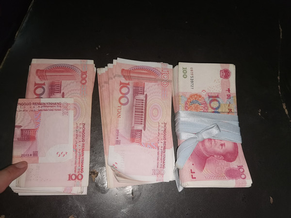 老人给钟点工结账"露富",竟被"抢"走近3万现金!