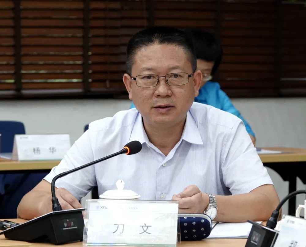 郑艺率州四套班子到中国科学院西双版纳热带植物园调研座谈一家人