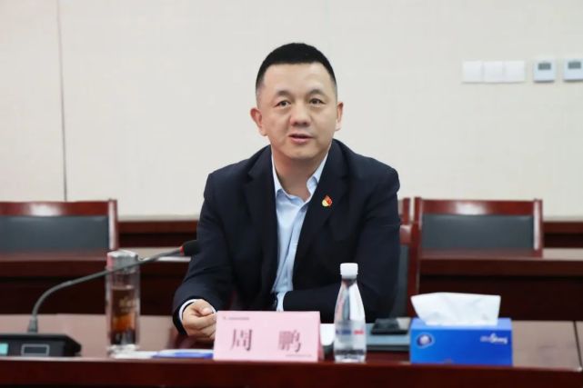 集团党委书记,董事长周鹏,总经理董文兵与经开区税务局党委书记,局长