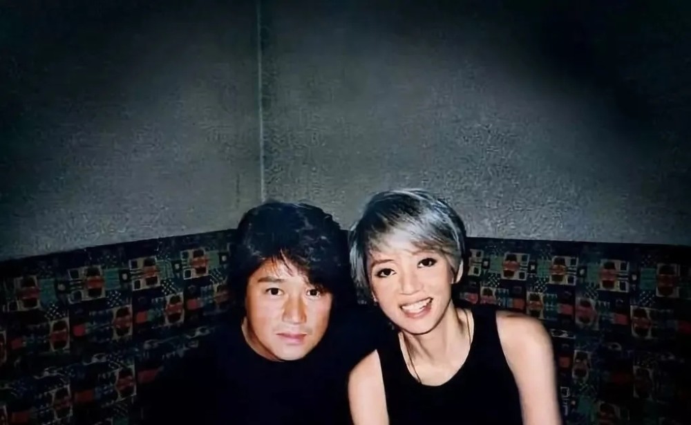 之后在disco一吻定情,梅艳芳更是一年内七次赴日本见近藤真彦,并陪伴