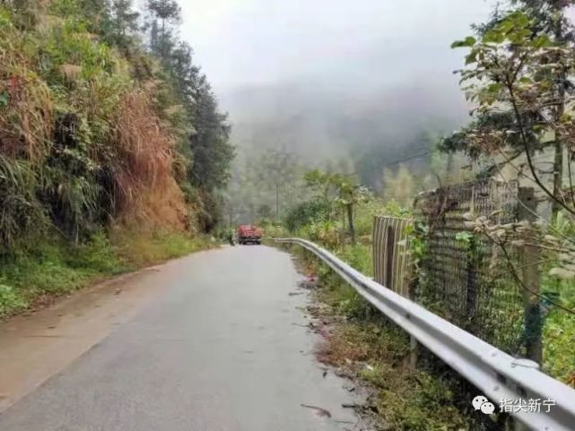 新宁这条临崖临水山路,终于有了安全护栏!