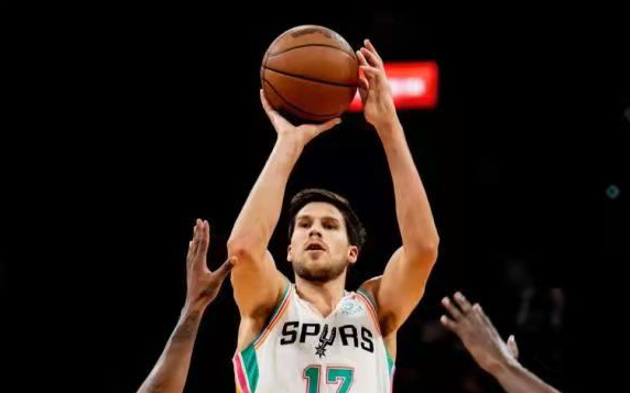 穆雷 NBA前瞻：快船迎战马刺，乔治PK穆雷惹人注目