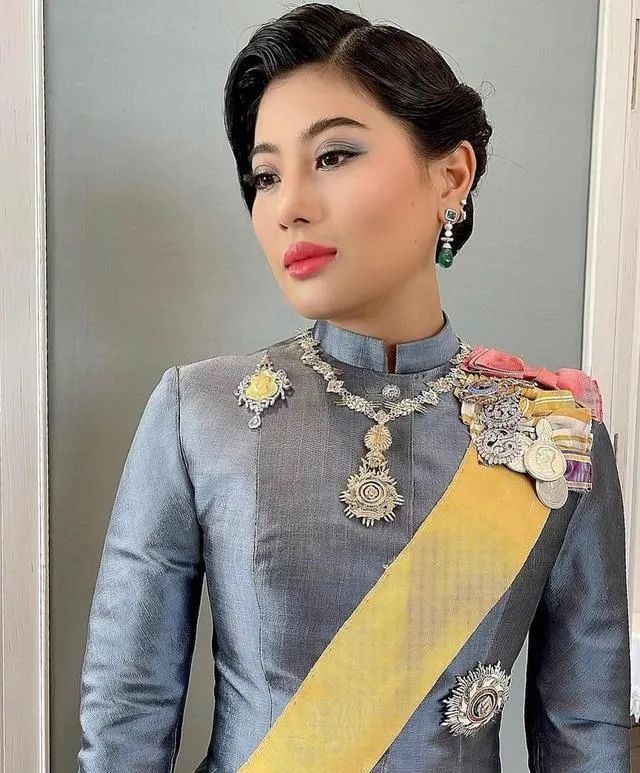 泰国国王娶了5个老婆却被传对她爱而不得