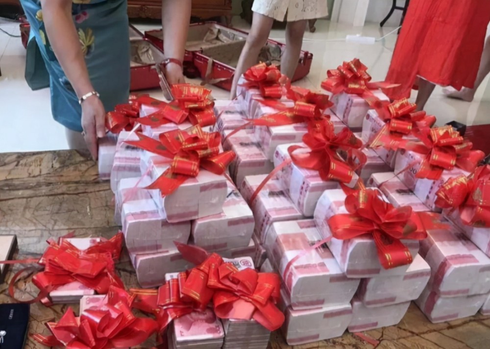 而不是应该成为大家攀比的工具,婚姻本就不易,彩礼更不应该成为其中