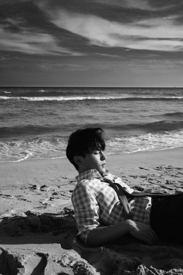 邓伦你是黑白里的那一束阳光