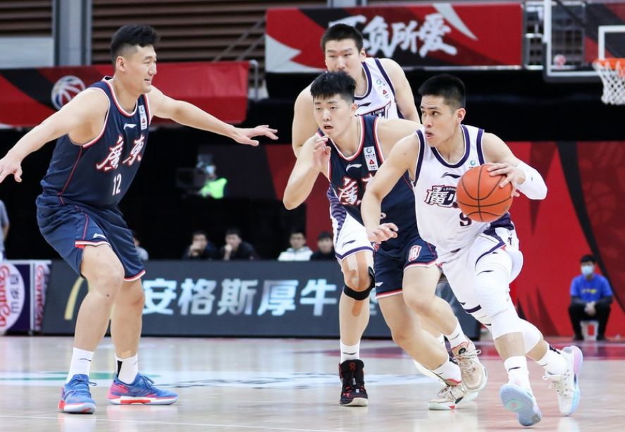 郭艾伦 场均21＋11！CBA状元郎逆袭成功，感谢郭士强培养，他要媲美郭艾伦