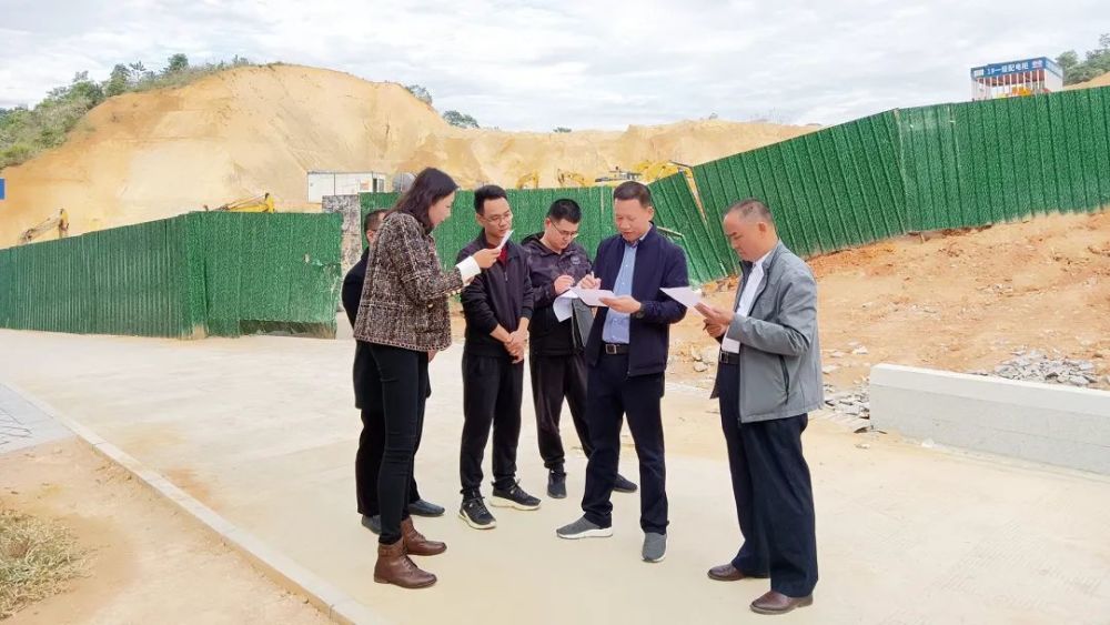 县委常委,宣传部部长,县政府党组成员黄少波深入深圳龙华紫金实验学校