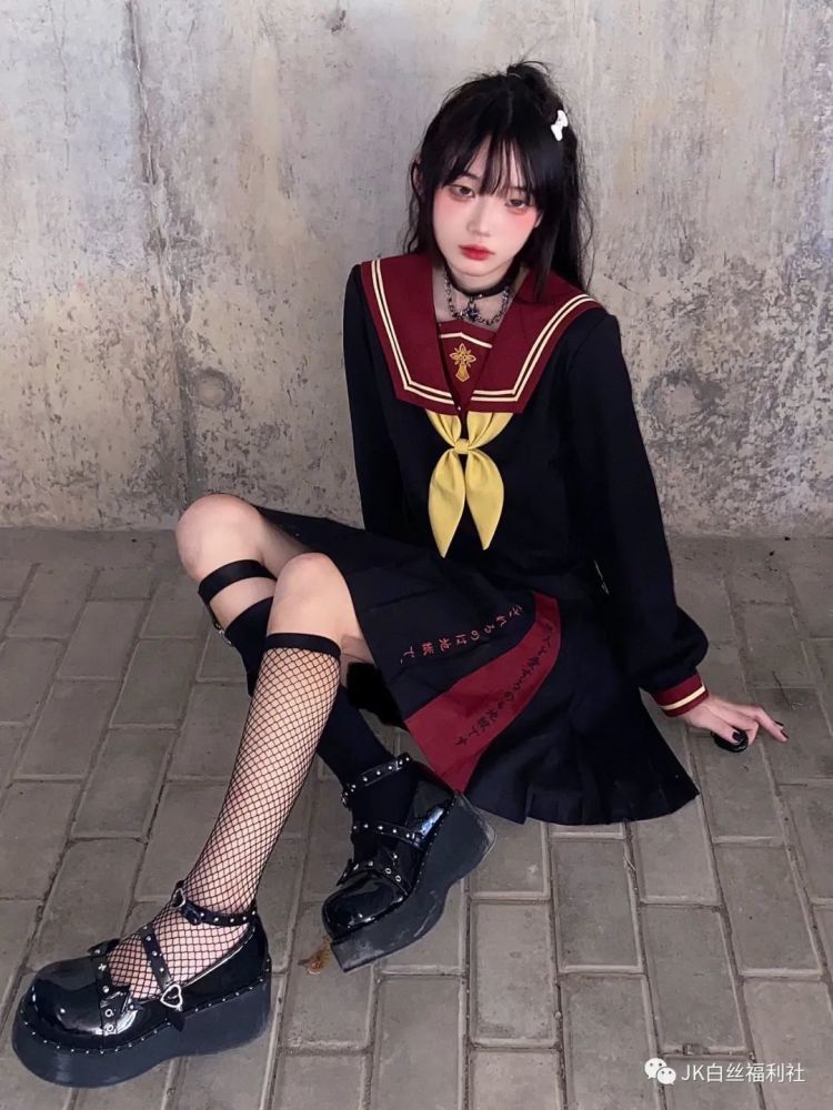 不良jk穿搭红黑配色的不良真的太酷啦设计感满满