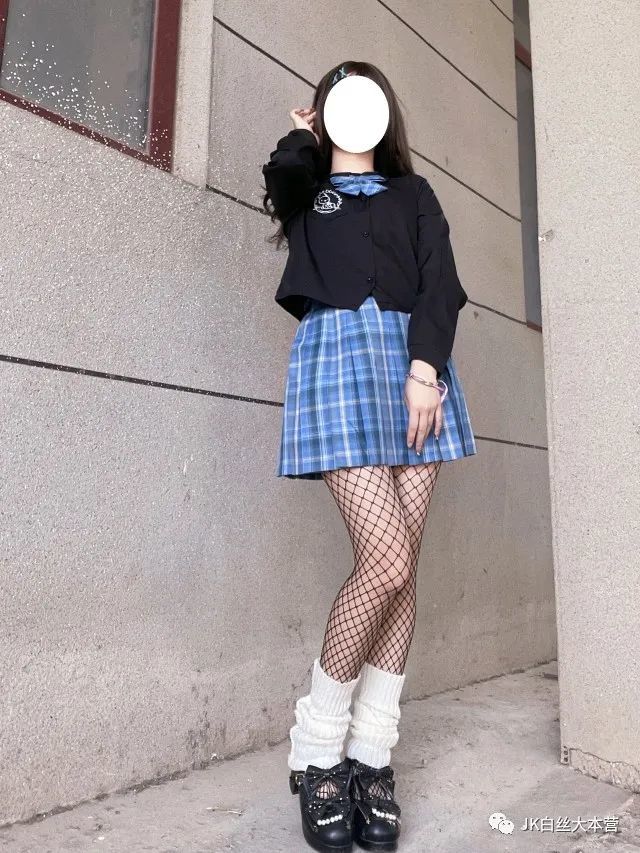 渔网袜今天就是一个平平无奇的非主流穿搭小能手哦