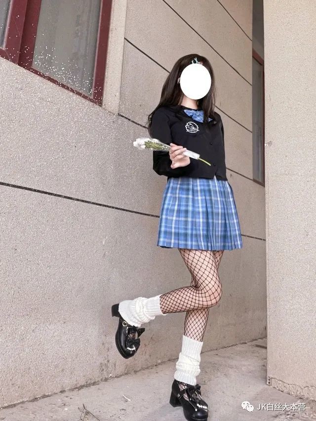 渔网袜今天就是一个平平无奇的非主流穿搭小能手哦