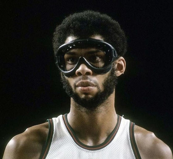 nba球星戴护目镜都啥样隆多酷似黑客帝国库里戴护目镜太搞笑