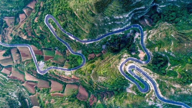 金刚纂盘山公路,北与滩九路相连,南与省道317相接,全程沥青路面,远远