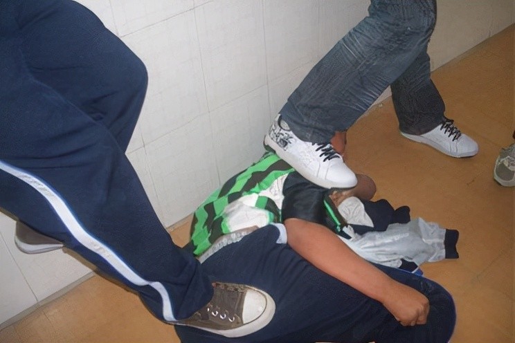 廊坊一学生被4名同学群殴校园霸凌为何一再发生原因引人深思