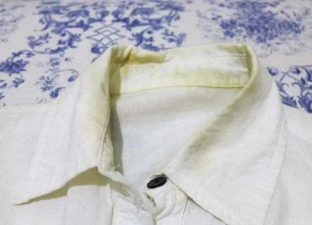 你也是不是遇到过这种问题,有些衣服发黄或沾到油污血渍就很难洗掉