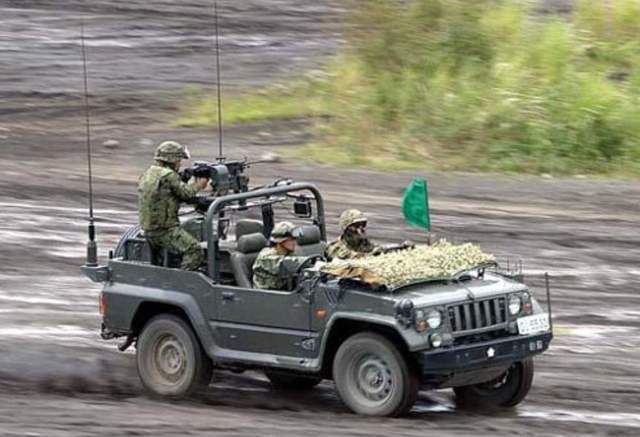 由五十鈴卡車公司設計,作為日本陸上自衛隊最常見的軍用卡車,而且它也