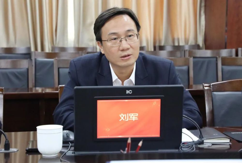 技术开发区党工委副书记,管委会主任刘军主持召开金湾区政府党组会议