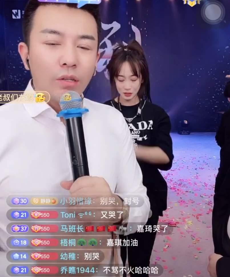 舞帝利哥挨骂最多的徒弟舞帝嘉琦被粉丝骂哭直言最不喜欢她
