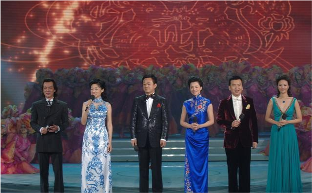 2001年春晚《卖拐》,范伟的一个失误一生阴影,赵本山平不了那坑