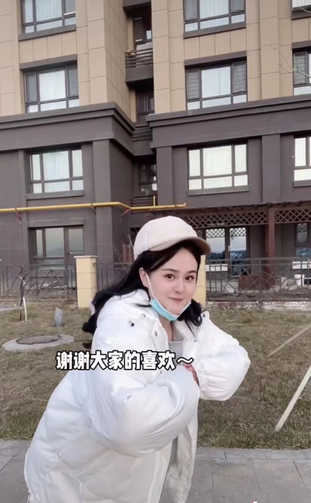 千万网红"可爱屁"露脸翻车?撞脸赵本山女儿,网友:还不如不露