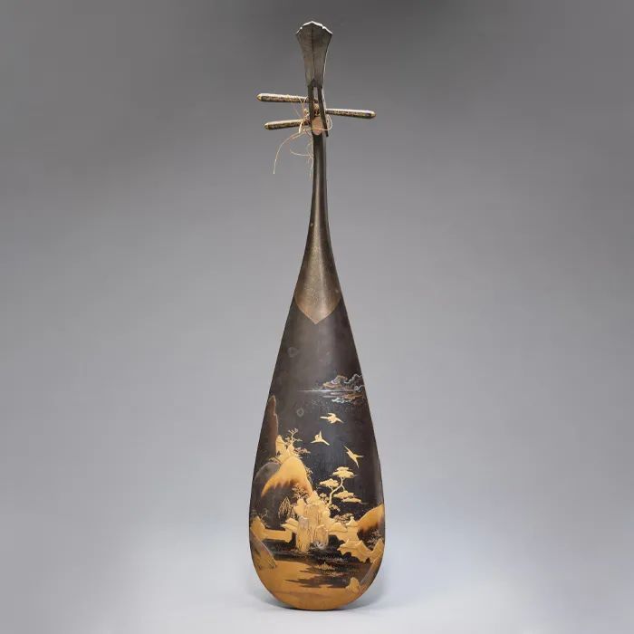 故宫2021年11月17日清黑漆描金山水人物纹琵琶