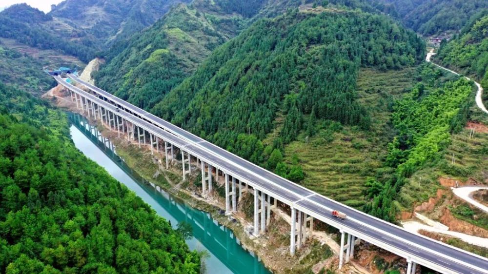 连接印秀松铜高速贵州一高速公路预计年底通车
