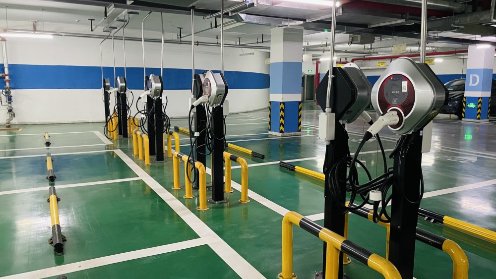 小区无法安装充电桩要么回老家违规安装要么换2000元电卡