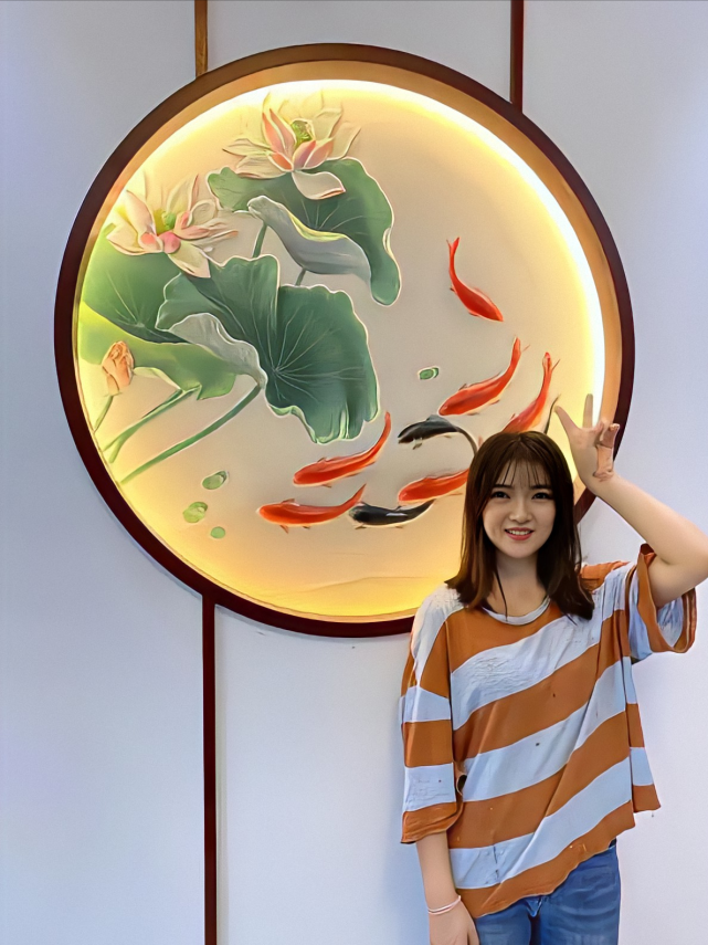 95后壁画师张丽佳刮腻子吸粉千万逆袭人生