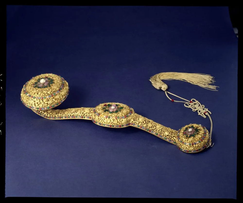 手持玉如意天豁河汉明