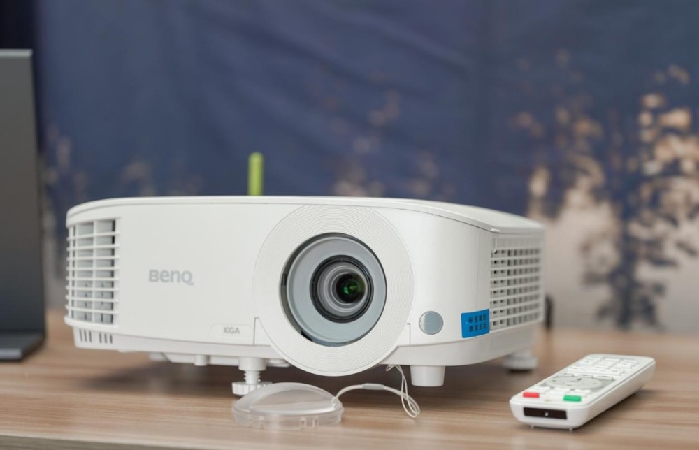 4000流明超亮商务范儿明基e540智能投影仪提升企业专业形象