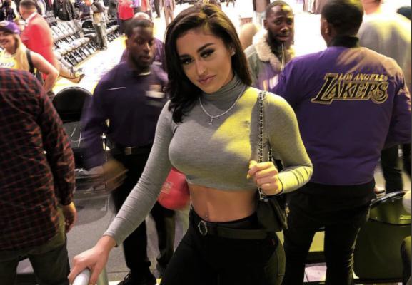 英格拉姆新欢观战!身材不输卡戴珊,前任全是极品,24岁已当爹