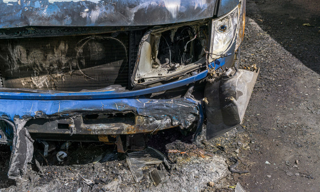 违反危化品运输相关规定,货车自燃烧坏奉浦大桥桥面