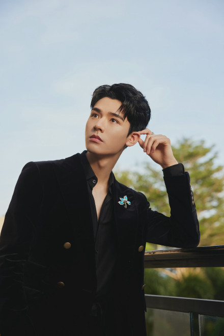 龚俊在三亚体验了一把白切黑浓颜系又自带干净清爽感