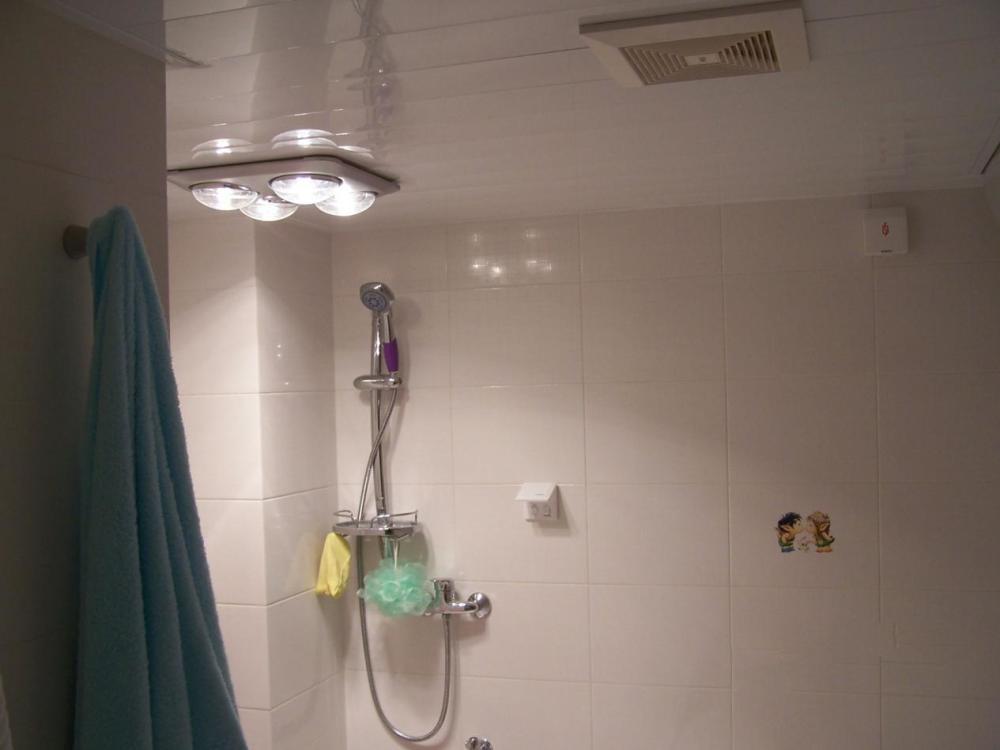 风暖浴霸装错位置我家从来不敢开着浴霸洗澡