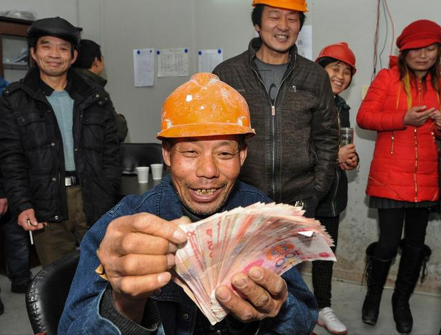 农民宁愿外出打工都不愿养猪致富究竟咋啦网友变懒了呗