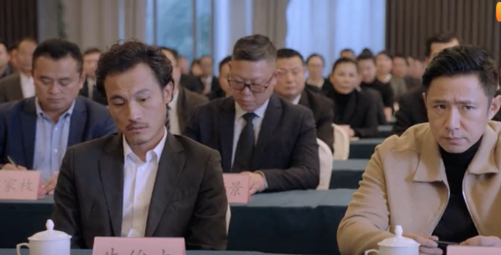 回想起来,由何迟创作,马三立表演的相声《开会迷》表现了对于开会的