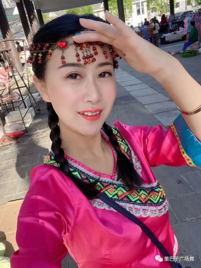 策巴子广场舞土家摆手舞音乐一起勾起多少土家儿女的回忆