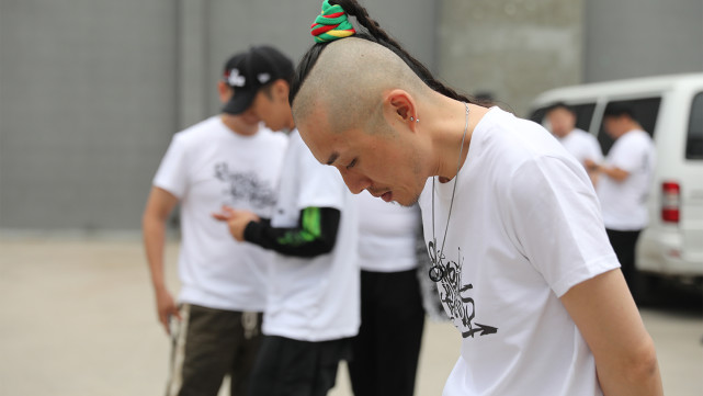 《野马分鬃》独特视角重塑青春定义,"有态度"的表达收获影迷打call