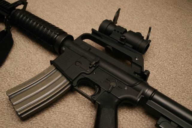 CAR-15突击型步枪 一把造型优美 性能可靠的武器_腾讯新闻