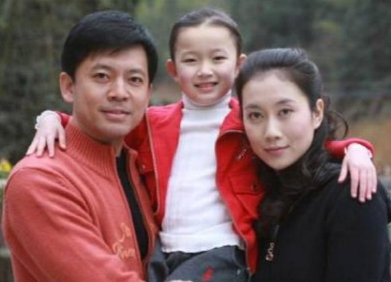 数十年如一日只爱初恋的9位男星,娱乐圈再浑浊也影响不了他们