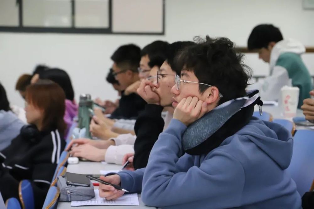 千里之行芝麻開門孫越崎學院開展大學生英語學習規劃及培養國際化視野