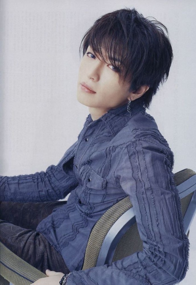 日本知名男星gackt被曝和已婚女粉不伦国内粉丝留言他干这事一点也不