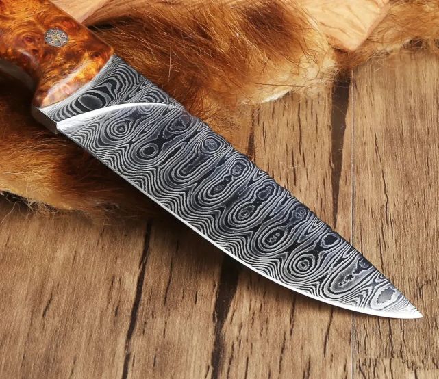 花纹奇特且魔性的大马士革钢,是如何被锻造出来的?