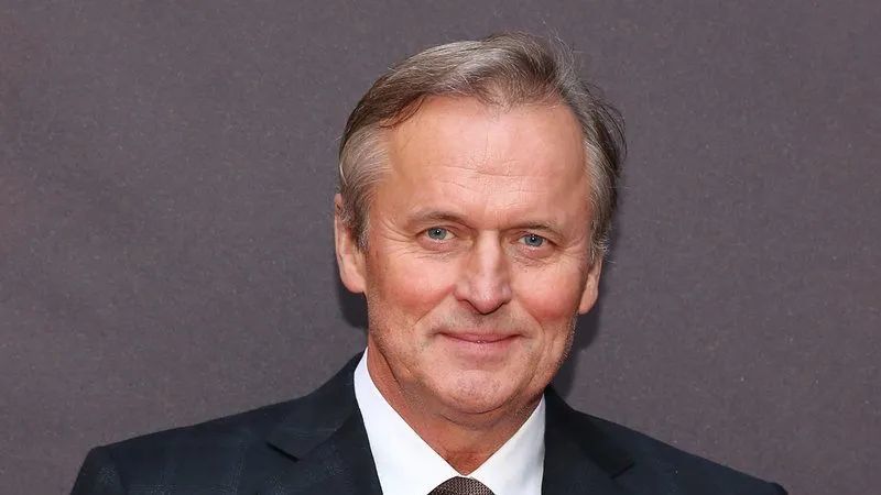 约翰·格里沙姆(john grisham)截至 2021 年,杰弗里·阿彻的净资苍技