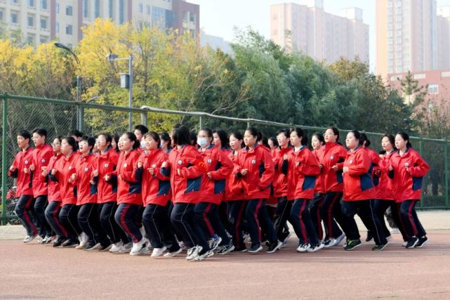 逐梦青春跑出精彩驻马店高中2019级举行秋季大课间跑操比赛