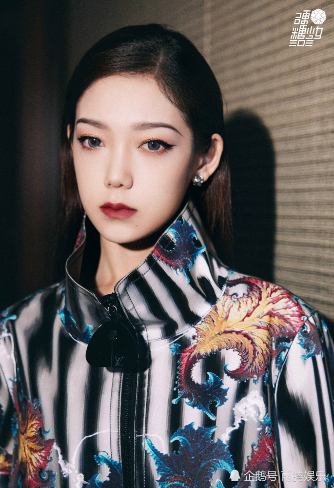 硬糖少女现身lv秀希林娜依高生图状态超好新造型魅力十足