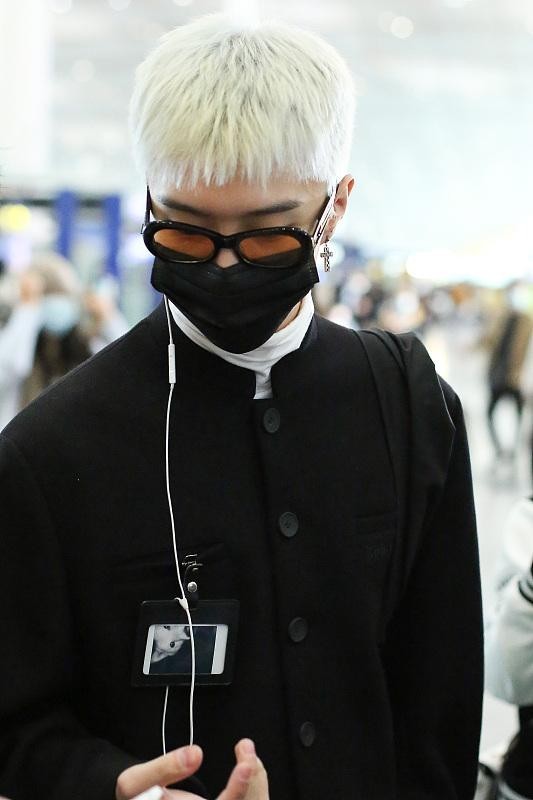 范丞丞不适合染白头发虽然变惹眼了整体搭配不够时髦