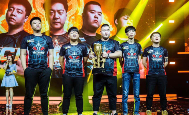 其中有这样一句话令人感动,那就是"火线青春十一载,无憾无悔"