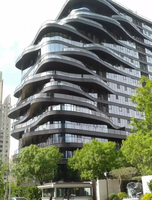 王菲豪宅竟然放有2米高佛像