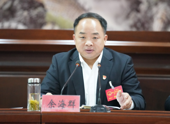 聚焦两会余海群参加县第十九届人大一次会议宣化黄站代表团审议