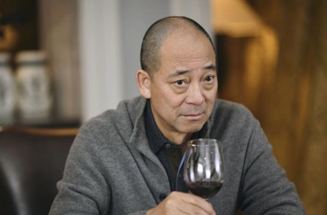 《大江大河》梁思申的外公,如今沦落街头开出租?曾患小儿麻痹症